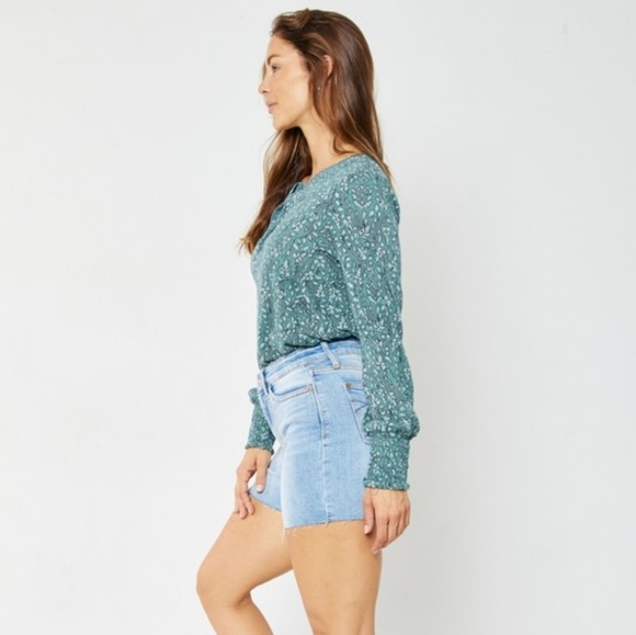 NEW! JUDY BLUE | New Summer 24' High Waist| Light Wash Denim Shorts​ - Picture 6 of 11